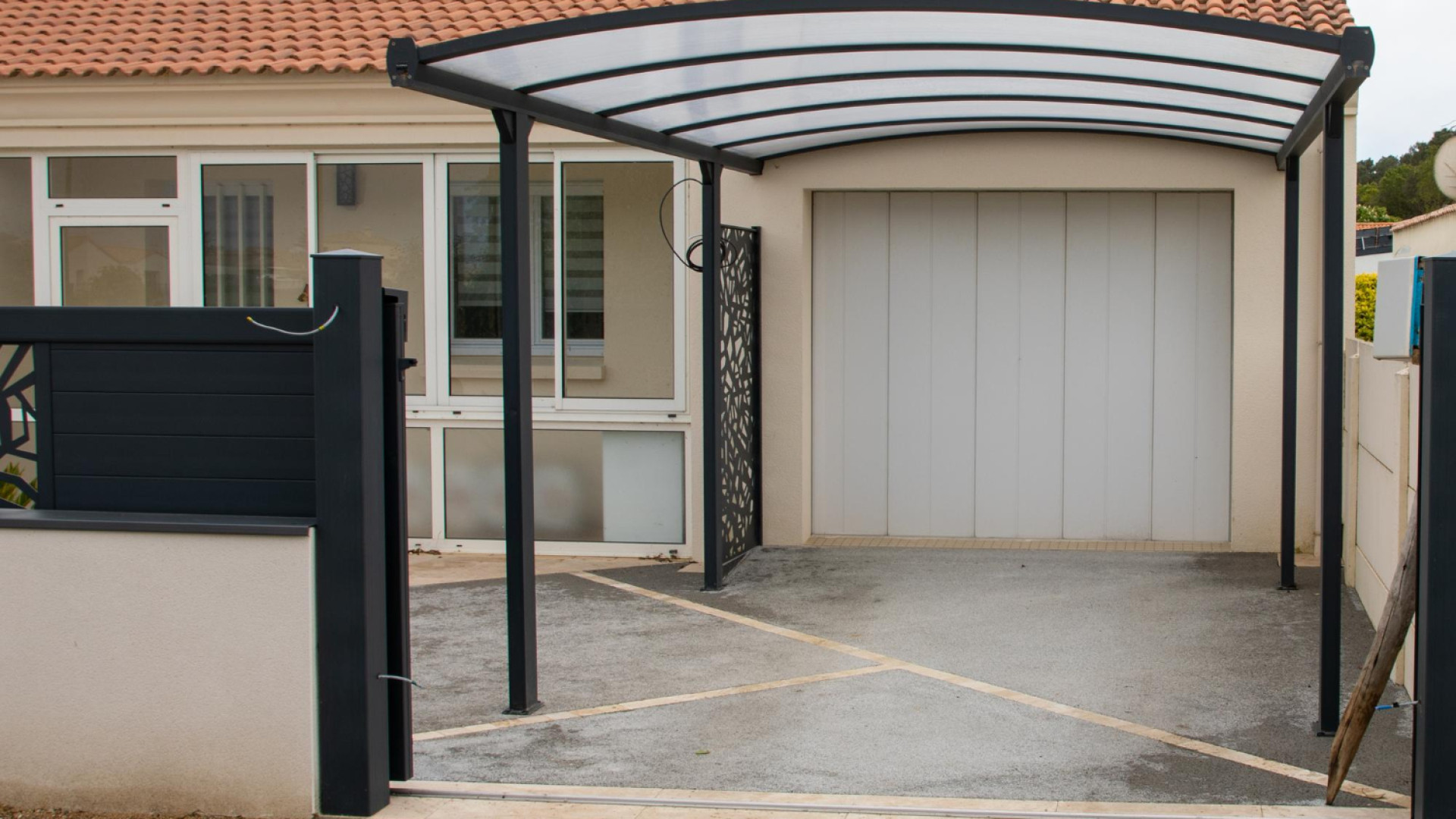 Maximisez l'espace de votre propriété avec un carport adossé !